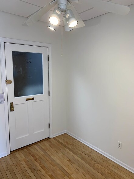 More Photos Of 3433-3439 N Sheffield Ave, Chicago Storefront Retail Residential For Lease
