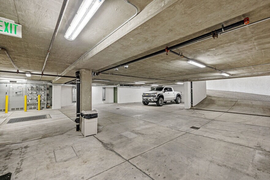 More Photos Of 205 Pier Ave, Hermosa Beach Office For Lease