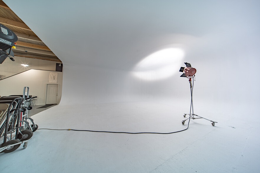 More Photos Of 2831 E Grand Blvd, Detroit Warehouse For Sale