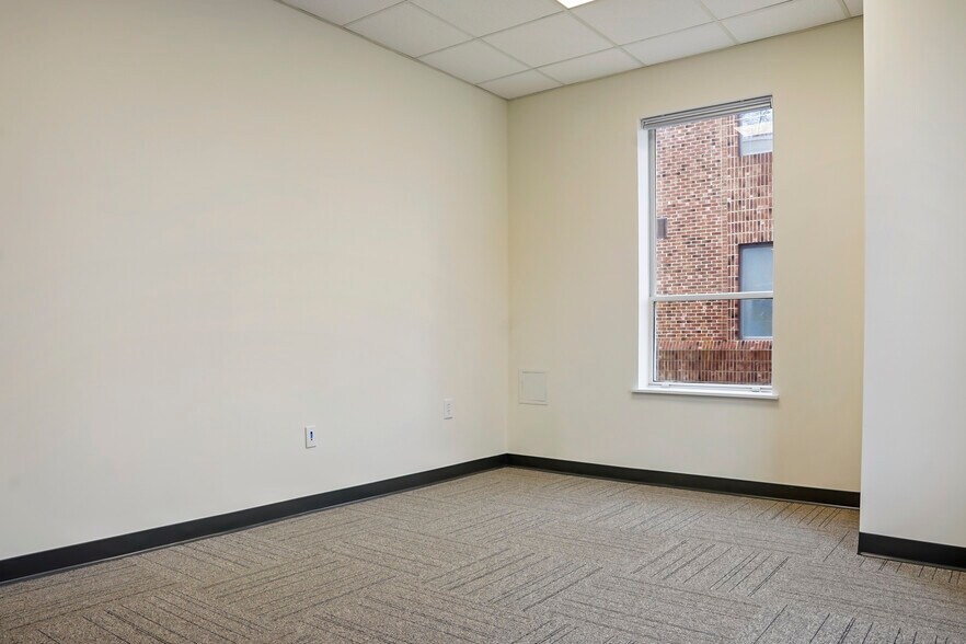 More Photos Of 123 S Lynnhaven Rd, Virginia Beach Office For Lease