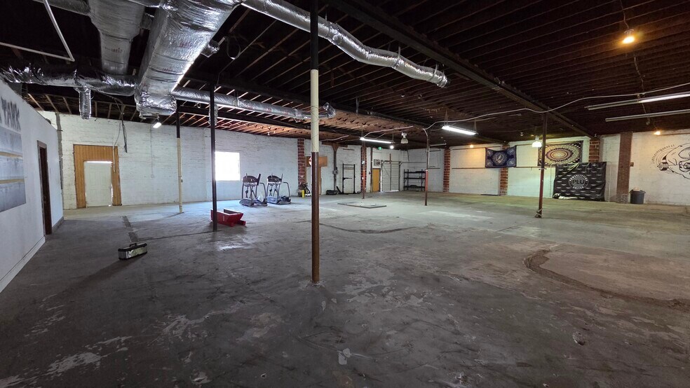 More Photos Of 861 W 46th St, Norfolk Warehouse For Lease