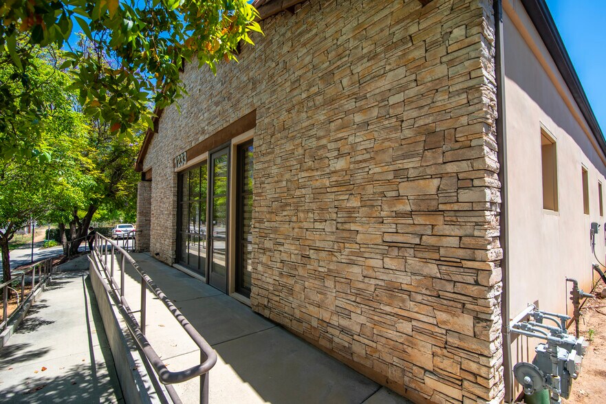 More Photos Of 1233 Brookside Ave, Redlands Medical For Sale