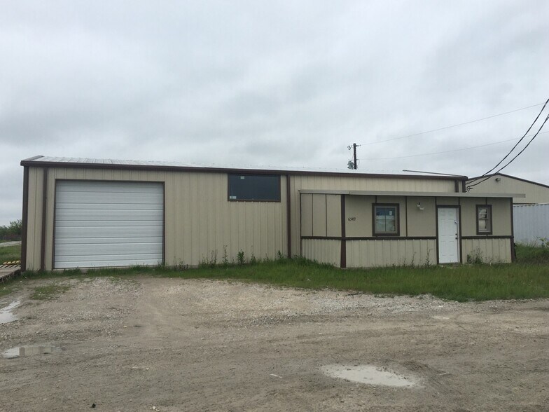 More Photos Of 6549 Interstate 35, Valley View Unknown For Lease