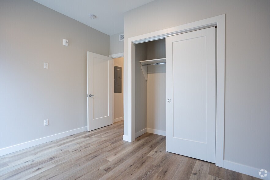 More Photos Of 900 Leonard St NW, Grand Rapids Apartments For Lease