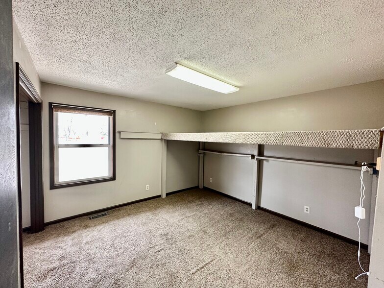 More Photos Of 1001 S Davis St, Kirksville Sorority Fraternity House For Sale