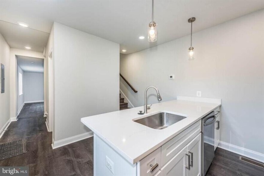 More Photos Of 400 N Patterson Park Ave, Baltimore Flex For Sale