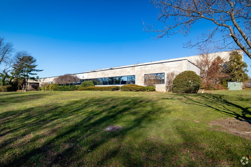 More Photos Of 50 Commerce Dr, Hauppauge Warehouse For Lease