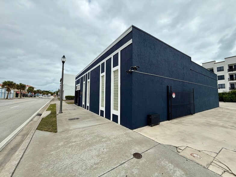 More Photos Of 2300 N Dixie Hwy, West Palm Beach Freestanding For Sale