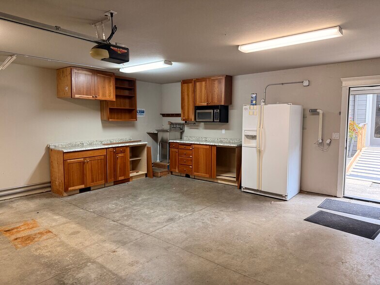 More Photos Of 1510 NE Fairview Village St, Fairview Office Residential For Lease