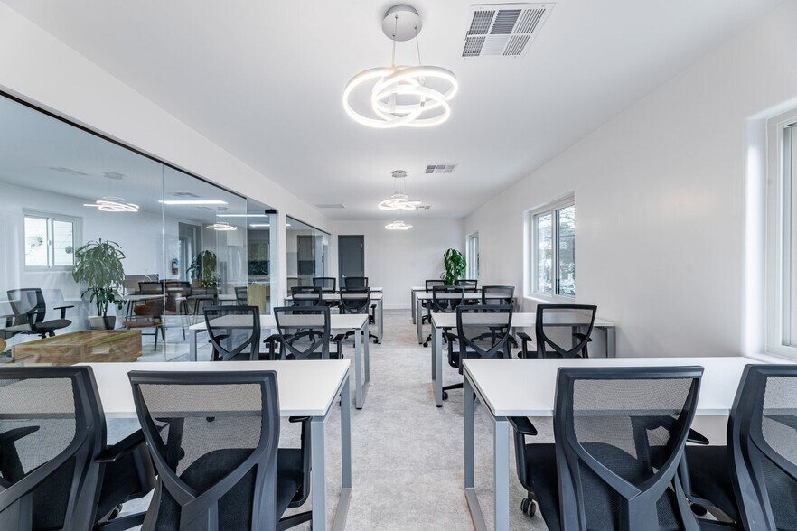 More Photos Of 207 N Victory Blvd, Burbank Office For Lease
