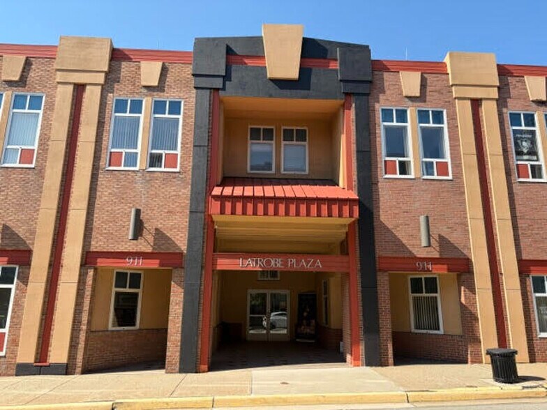 Primary Photo Of 911 Ligonier St, Latrobe Medical For Sale