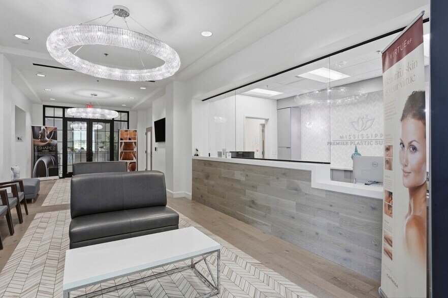 More Photos Of 160 Fountains Blvd, Madison Medical For Sale
