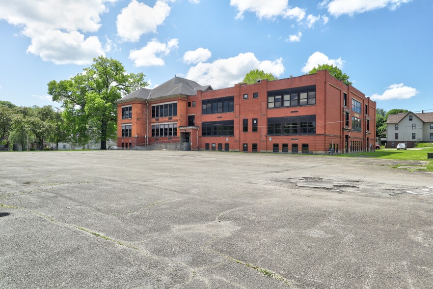 More Photos Of 1101 E 2nd St, Jamestown Schools For Sale