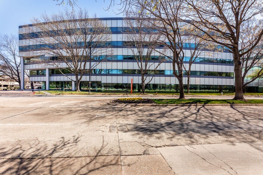 More Photos Of 14850 Quorum Dr, Dallas Office For Lease