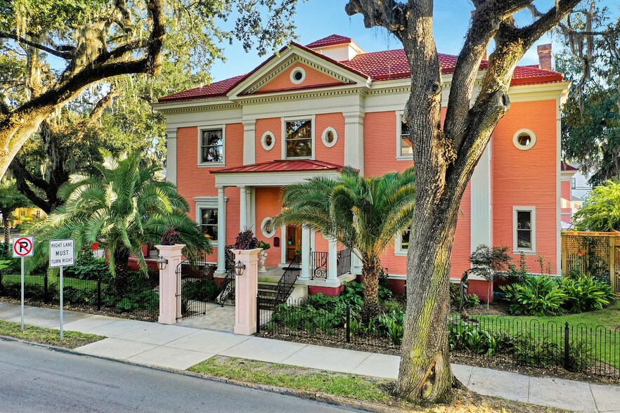 More Photos Of 119 E 37th St, Savannah Restaurant For Sale