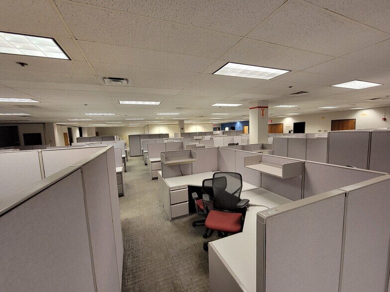 More Photos Of 705 E 60th St N, Sioux Falls Office For Sale