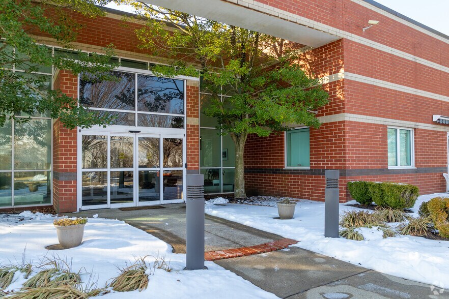 More Photos Of 47 Commerce Dr, Cranbury Light Distribution For Sale