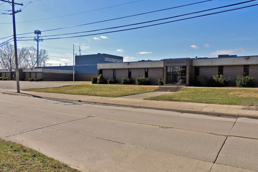 Primary Photo Of 1705-1737 Cicotte St, Lincoln Park Warehouse For Lease