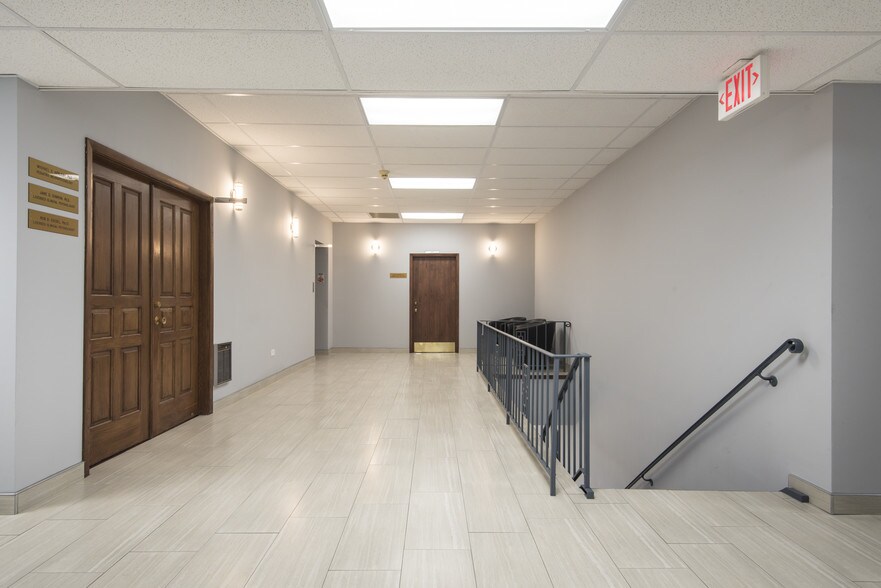 More Photos Of 211 W Chicago Ave, Hinsdale Office For Sale