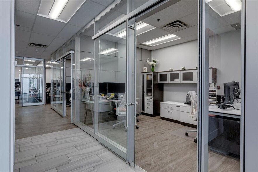 More Photos Of 2903 Kingsview Blvd SE, Airdrie Showroom For Sale