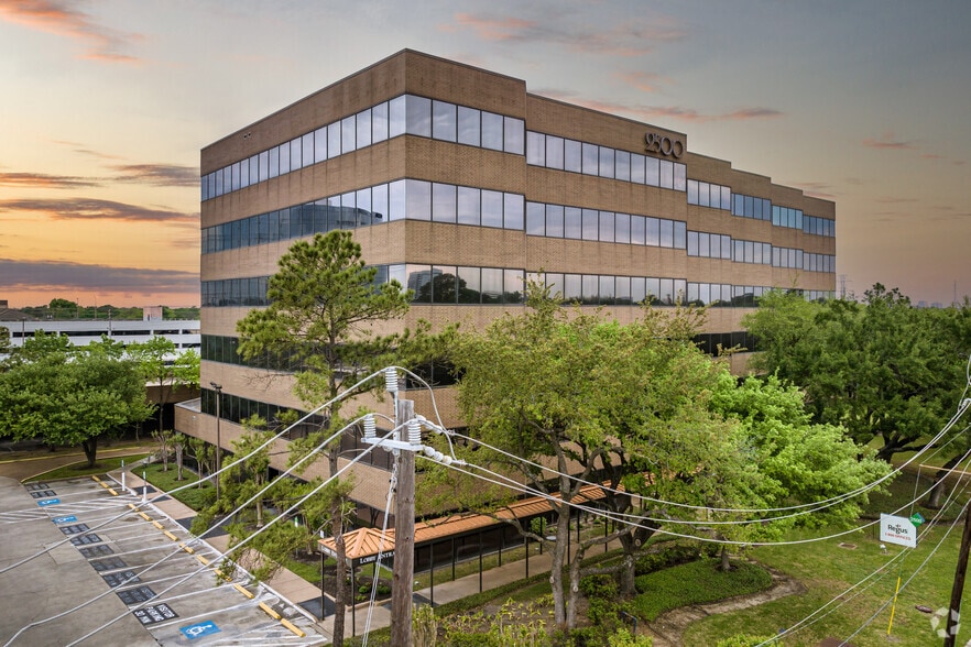 More Photos Of 2500 Wilcrest Dr, Houston Office For Lease