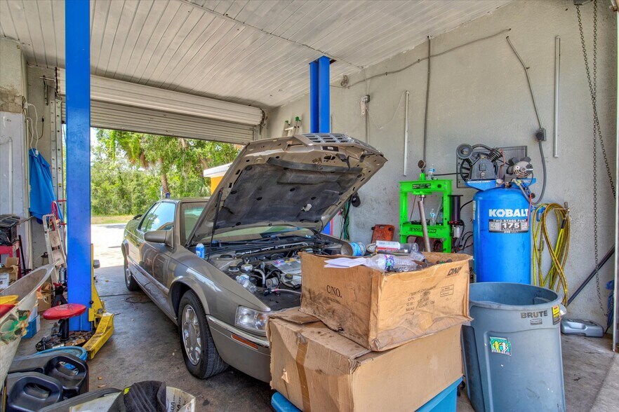 More Photos Of 15182 Dahlgren Ave, Port Charlotte Carwash For Sale