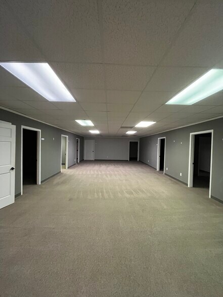 More Photos Of 501 S Towanda-Barnes Rd, Bloomington Office For Lease