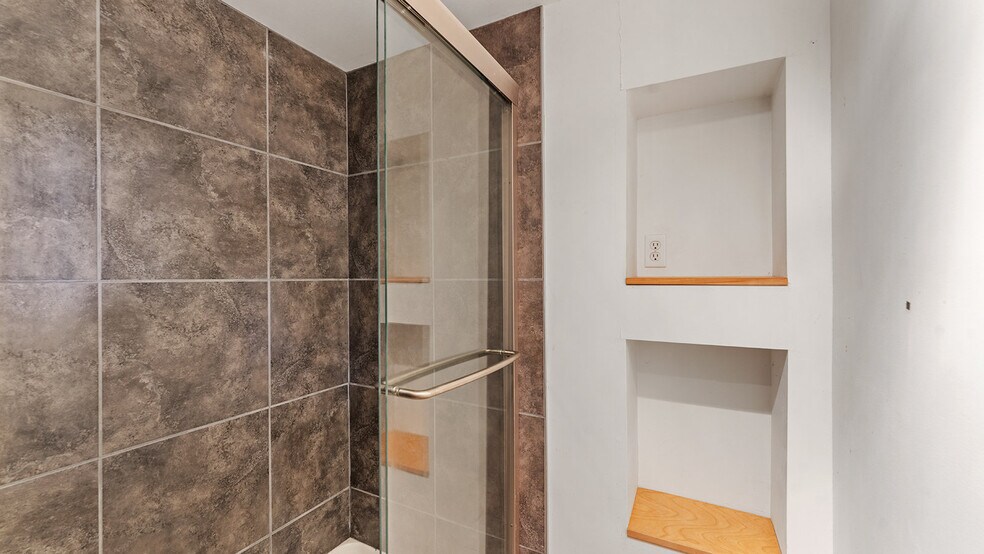 More Photos Of 1320 E Pump Station Rd, Fayetteville Light Manufacturing For Sale