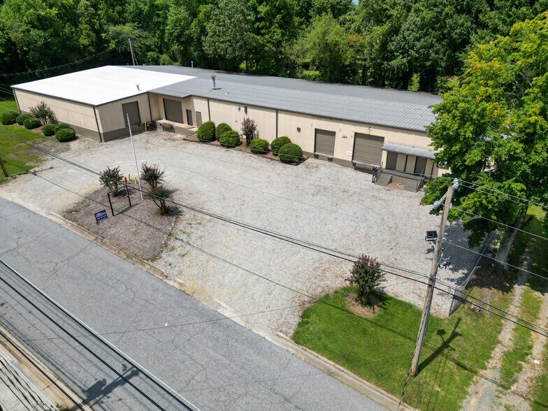 More Photos Of 1214 Dorris Ave, High Point Warehouse For Lease