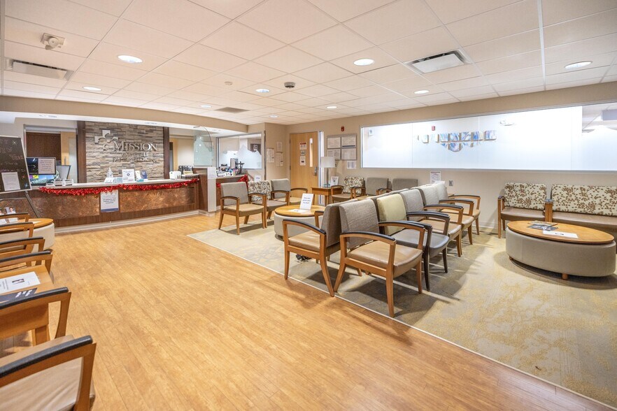 More Photos Of 41 Oakland Rd, Asheville Medical For Sale