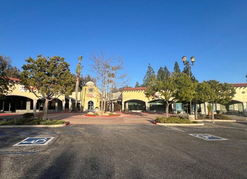 More Photos Of 706 Lindero Canyon Rd, Oak Park Freestanding For Lease