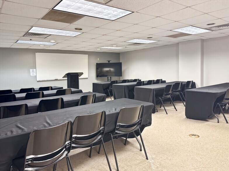 More Photos Of 1331 Union Ave, Memphis Coworking Space