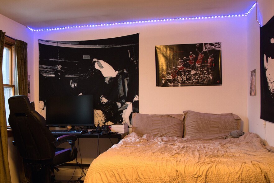 More Photos Of 24 Pleasant St, Conway Office For Sale