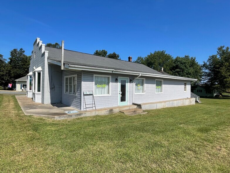 More Photos Of 11253 Kings Hwy, Montross Storefront Retail Office For Sale