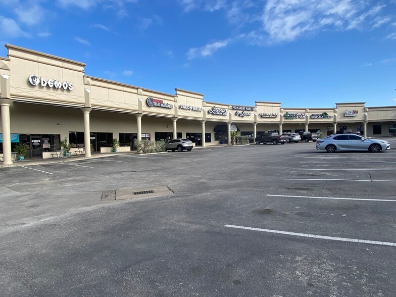 More Photos Of 7115 Blanco Rd, San Antonio Unknown For Lease