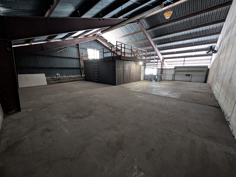 More Photos Of 192-212 Mohonua Pl, Honolulu Warehouse For Lease