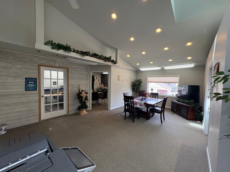 More Photos Of 5604 W 41st St, Sioux Falls Office For Sale