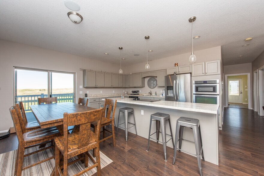 More Photos Of 13603 38th St SW, Belfield Flex For Lease