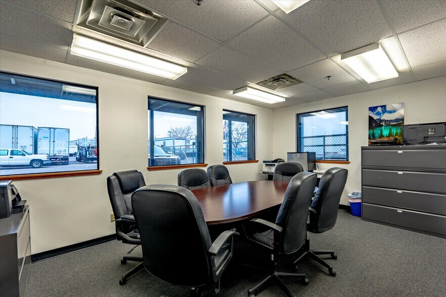 More Photos Of 424 Farwell Ave, South Saint Paul Truck Terminal For Sale