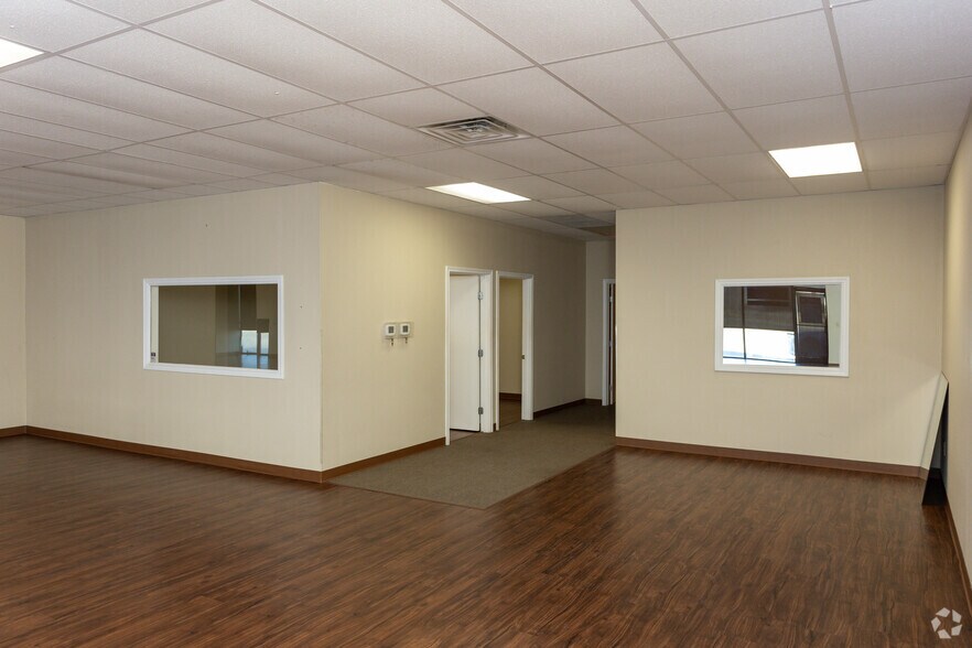 More Photos Of 3400-3502 S Broadway, Tyler Unknown For Lease