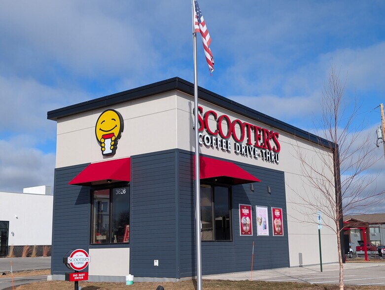 More Photos Of 3626 W College Ave, Appleton Freestanding For Sale