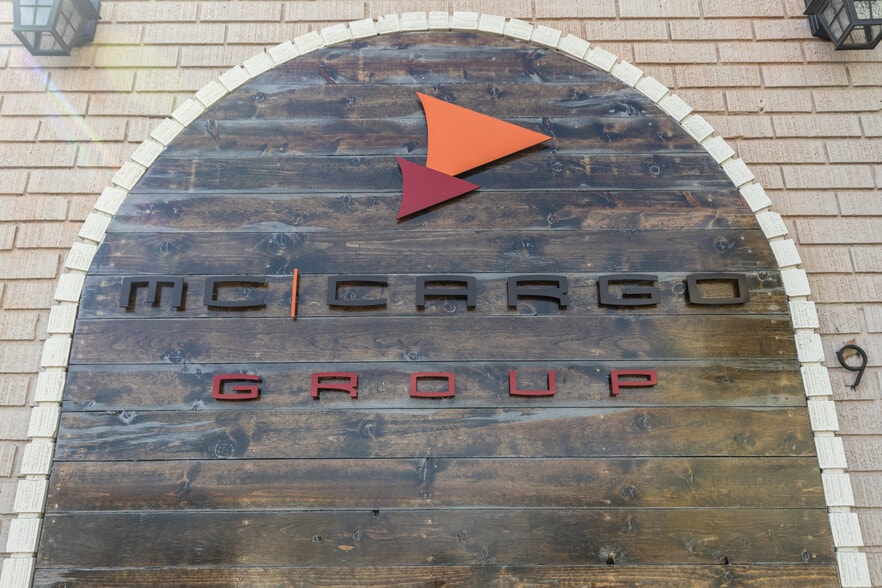 More Photos Of 950 E Pico Blvd, Los Angeles Warehouse For Lease