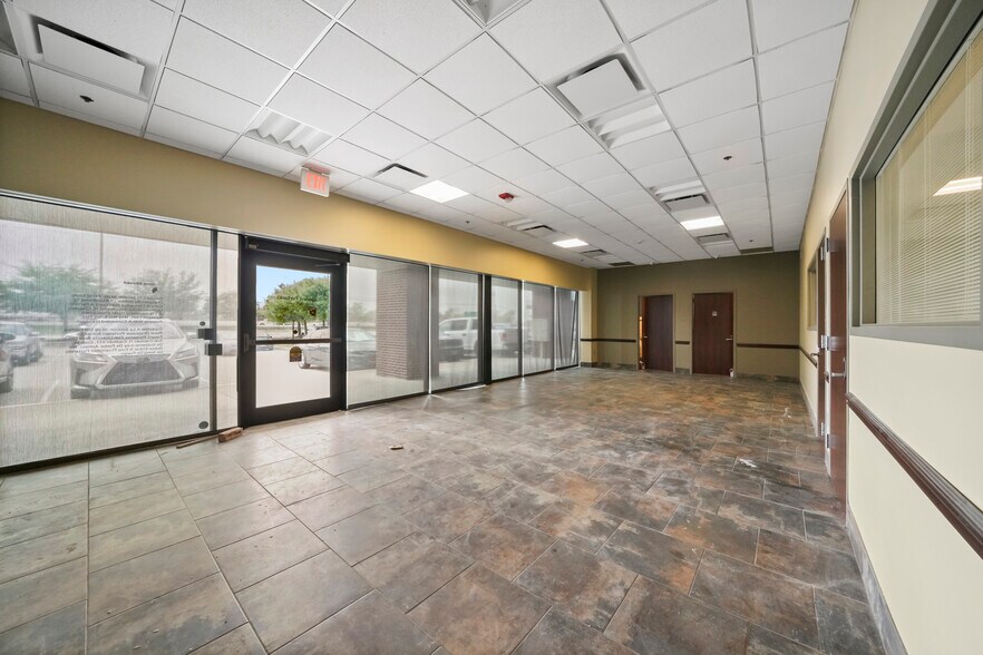 More Photos Of 27126 Northwest Fwy, Cypress Freestanding For Lease