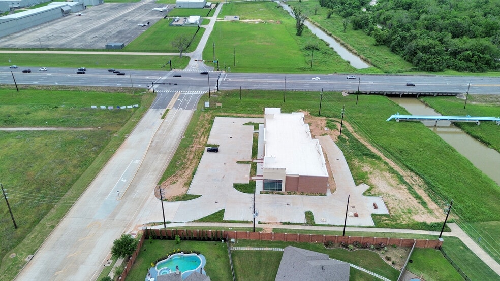 More Photos Of 440 Crown Garden Trail, Sugar Land Freestanding For Lease