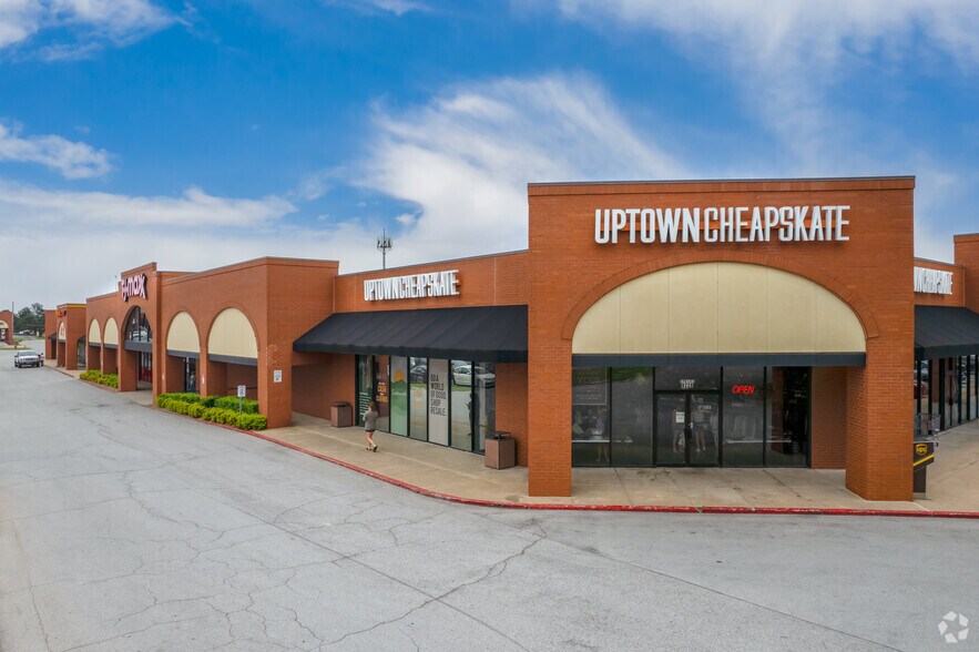 More Photos Of 8226-8316 E 61st St, Tulsa Unknown For Lease