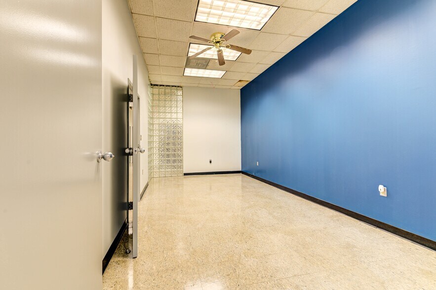 More Photos Of 617 Cepi Dr, Chesterfield Warehouse For Lease