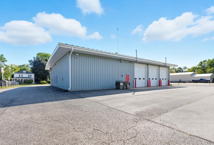 More Photos Of 513 E Saginaw St, Breckenridge Warehouse For Lease