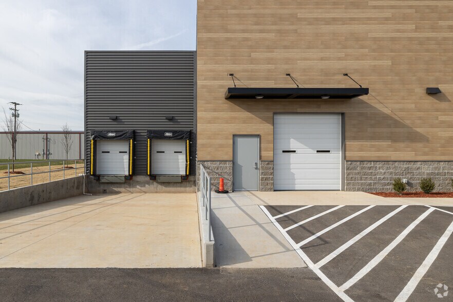 More Photos Of 287 Albano Dr, Springdale Warehouse For Lease