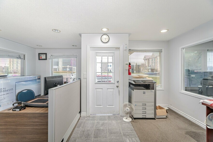 More Photos Of 140 Derry Rd E, Mississauga Office For Sale