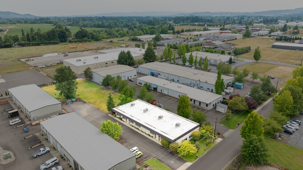 More Photos Of 3200 NE Rivergate St, Mcminnville Service For Sale